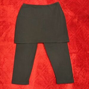 Lyssé Black Skirted Capri Leggings